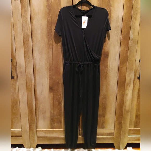 PrettyGarden Chic Casual Deep Vneck Jumpsuit NWT - MEDIUM - Picture 4 of 10